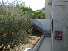 ارض للبيع بدابوق حوض المنش م1085متر على شارع 8 متر يوجد بناء بسعر المتر 490دينار