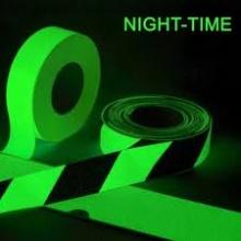 دهان مضيء في الظلام