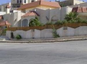 فيلا رائعة و موقع مميز منطقة راقية و هادئة