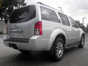 2012 NISSAN PATHFINDER LE 4X4