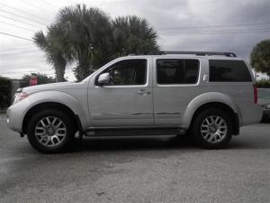 MY USED 2012 NISSAN PATHFINDER LE