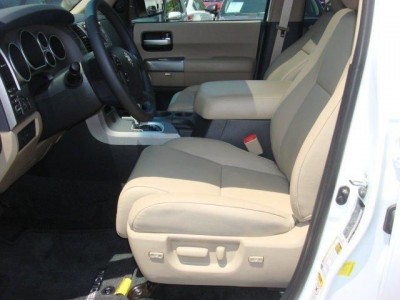 NEAT 2013 TOYOTA SEQUOIA