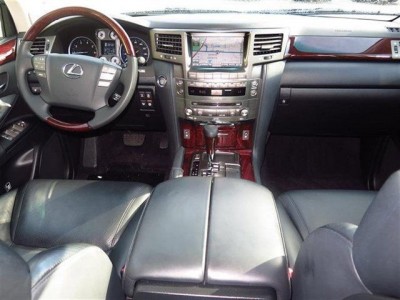 LEXUS LX 570 2011 V8