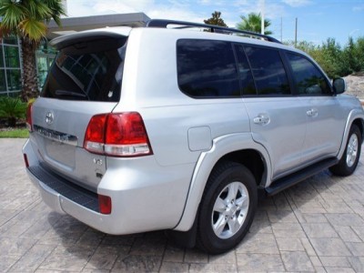 MY 2011 TOYOTA LAND CRUISER V8 FOR SALE.