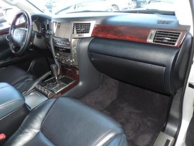 SELLING: 2011 LEXUS LX 570 SUV