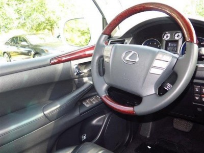 LEXUS LX 570 2011 IN GOOD CONDITION