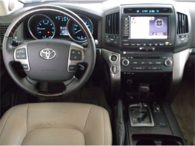 TOYOTA LAND CRUISER 2011, Low Mileage