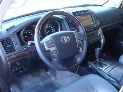 2011 Toyota land cruiser car