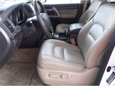 TOYOTA LAND CRUISER 2011 V8