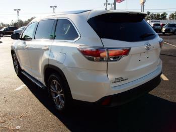 Selling My 2014 Toyota Highlander XLE 4dr SUV