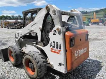 IT# 2002 BOBCAT A300 Skid Steer Loader
