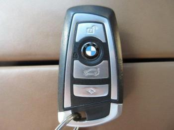 سيارة بى ام دبليو 750