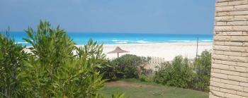 01111498783 فيلا على البحر موقع متميز في الساحل الشمالي قرية الريفيرا الكيلو 59