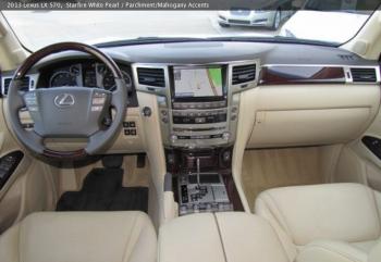 لكزس LX 570 2013 أبيض للبيع هنا هو بلدي ال WhatsApp +2347013991405