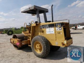 IT# 267-1997 CATERPILLAR CS433C Vibratory Smooth Drum