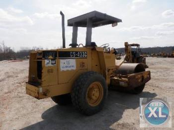 IT# 267-1997 CATERPILLAR CS433C Vibratory Smooth Drum