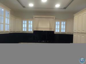 مطلوب موظفه للعمل في المبيعات  في معرض مطابخ