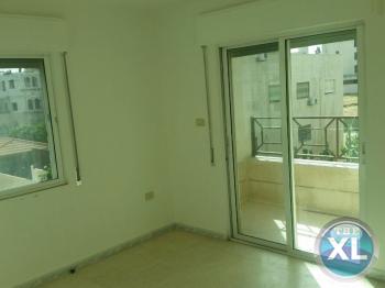 شقة فارغة للايجار الجبيهة /مقابل مدرسة الجبيهة للذكور