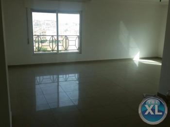 شقة فارغة للايجار الجبيهة /مقابل مدرسة الجبيهة للذكور