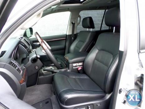 تستخدم تويوتا لاند كروزر 2014 نموذج