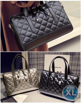 متجر الانيقه للأحذيه و الحقائب