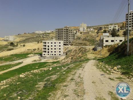 ارض للبيع في صافوط/ مرج البير - تحت قصر الاميرة بسمة منطقة هادئة و مطلة