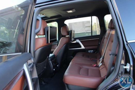 لاند كروزر 2016 سيارة عائلية كبيرة