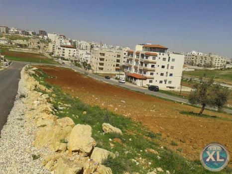 ارض للبيع في البنيات/ قرب أكاديمية القادة الدولية - تبعد 345م عن شارع المطار