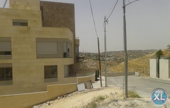 ارض للبيع في منطقة الكرسي / منطقة هادئة و مطلة - تبعد 915م عن مؤسسة السلام