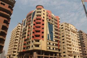 شقه للايجار تصلح حضانه  في النزهه الجديده