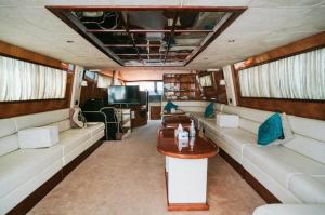 yacht rental dubai
